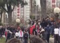 VIDEO: Jóvenes son atacados con piedras durante batalla de aura ¿hubo heridos?