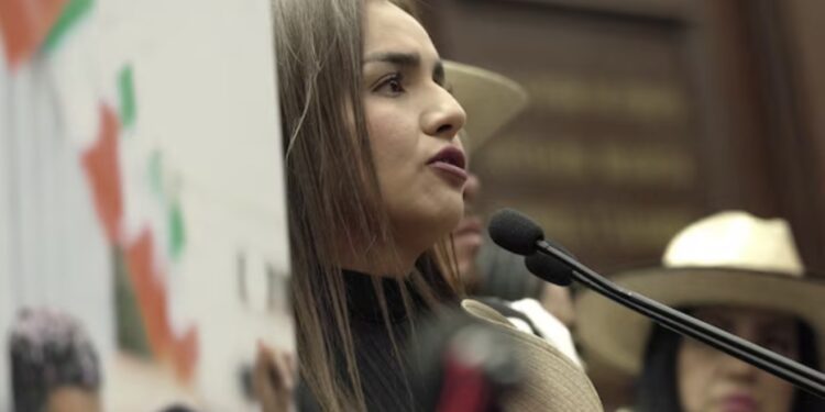 Fiscalía investiga posible vínculo entre Grecia Quiroz y detenido por asesinato de Carlos Manzo