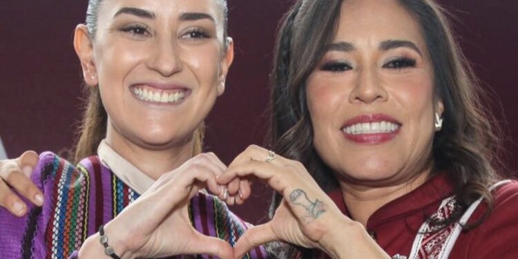 Senadora de Morena causa polémica por usar a una imitadora de Sheinbaum en su informe de labores