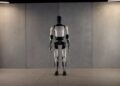 Tesla prepara la venta de Optimus: el robot humanoide de Elon Musk llegaría al mercado en 2027