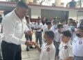 Diputado de Morena presume entrega de dos lápices por alumno y desata críticas en Tamaulipas
