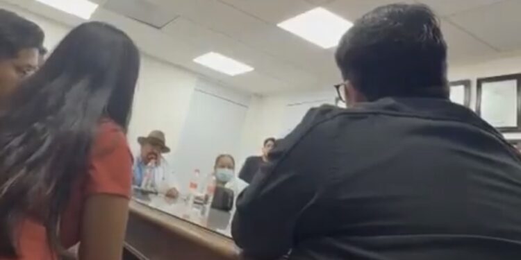“Si no quieren operar, no operen”: delegado del IMSS-Bienestar confronta a médicos por falta de insumos