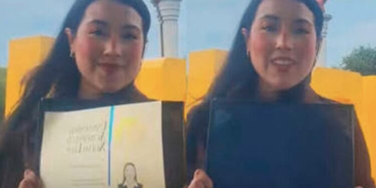 VIDEO: Joven presume su título universitario y sale volando