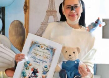 Sandra Cuevas festeja a su oso de peluche con pastel de 3 pisos: así es la vida de lujo de ‘Daniell’