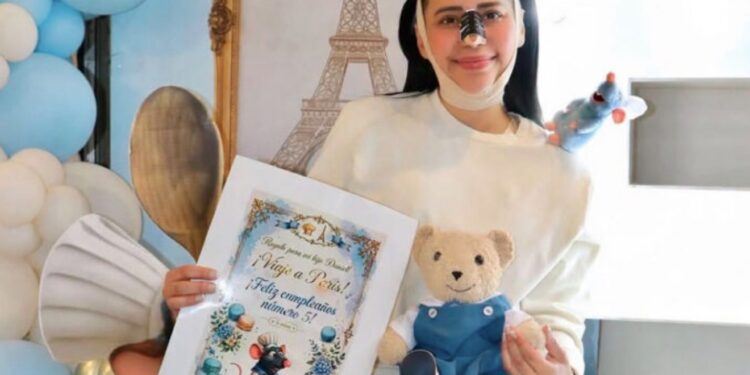 Sandra Cuevas festeja a su oso de peluche con pastel de 3 pisos: así es la vida de lujo de ‘Daniell’