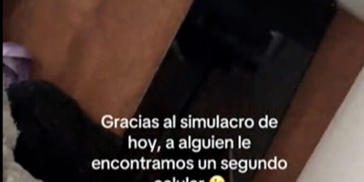 VIDEO: Gracias al simulacro Nacional, mujer encuentra segundo celular de su pareja