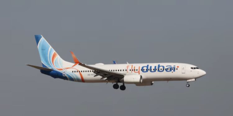 ‘Intentó estrellarlo’: Desvían avión de FlyDubai y aterriza de emergencia tras intento de secuestro