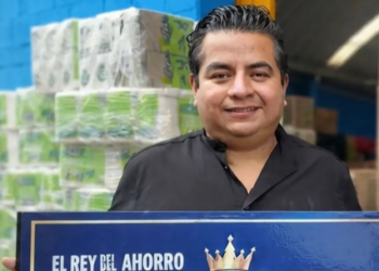 Reconocen con 20 mil pesos a empleado que salvó a una niña de ser atropellada en Puebla