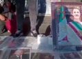 VIDEO: Venden cuadros de AMLO y Sheinbaum en 1,500 pesos en el Zócalo