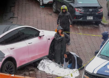 Motociclista muere tras ser atropellado por una Tesla rosa en Periférico Sur