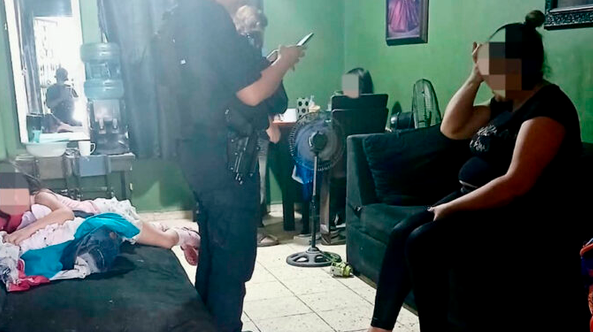 VIDEO: ¡Lo que hace el amor de una madre! Mujer llama al 911 porque sus hijas no tenían qué comer