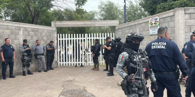 Ataque en secundaria de Torreón: Muere subdirectora y detienen a 2 exalumnos; hay 3 heridos