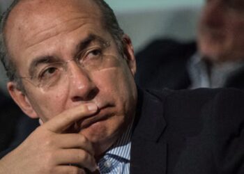 Calderón reacciona al ataque contra su estatua en Los Pinos: “Son unos miserables”