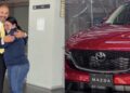 Mazda le regala una CX-5 a vendedora que lleva 21 años trabajando para la marca