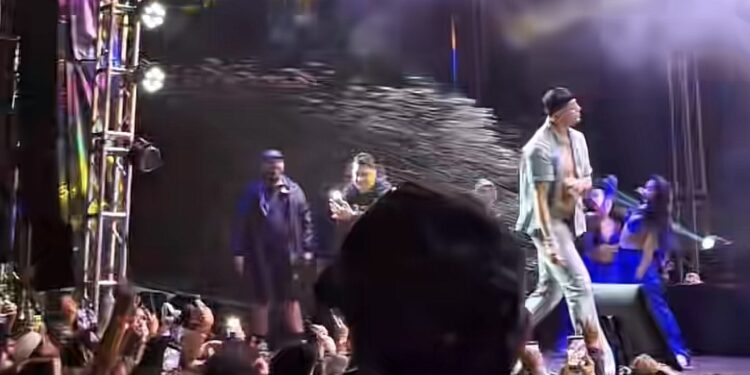 VIDEO: El Bogueto abandona escenario y cancela presentación tras incidente con un fan