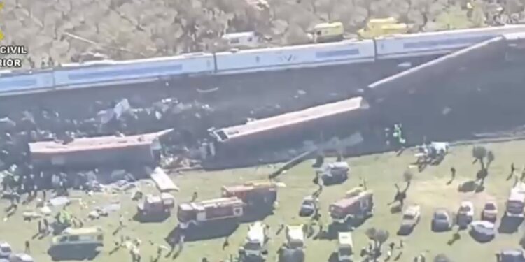 Suman 64 fallecidos por choque de trenes en España; Rey Felipe VI lamenta el “terrible accidente” ferroviario de Toledo