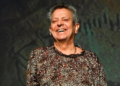 VIDEO: César Bono reaparece en el teatro tras rumores sobre la pérdida de un ojo; así luce el actor