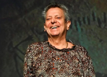 VIDEO: César Bono reaparece en el teatro tras rumores sobre la pérdida de un ojo; así luce el actor