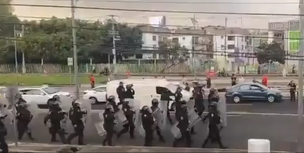 Policías repliegan a trabajadores del IMSS en Viaducto y Eje 3 Oriente