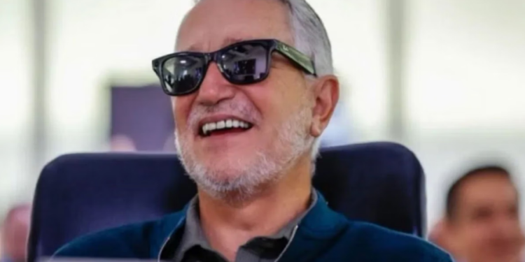 Ricardo Salinas Pliego se burla de AMLO por el huracán Simón: “Hay que rezarle al PEJE”
