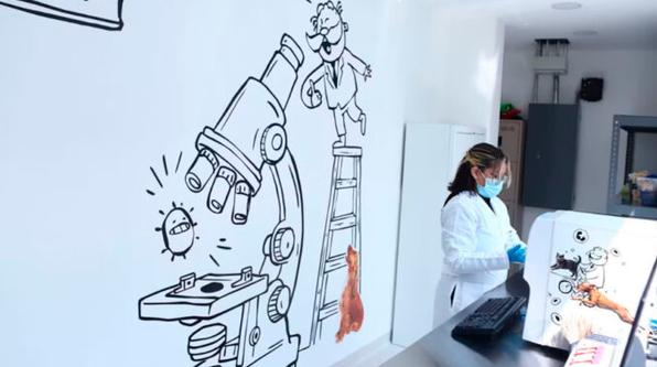 Dr Simi abre su primer laboratorio clínico para mascotas: así funcionará SimiLabPet